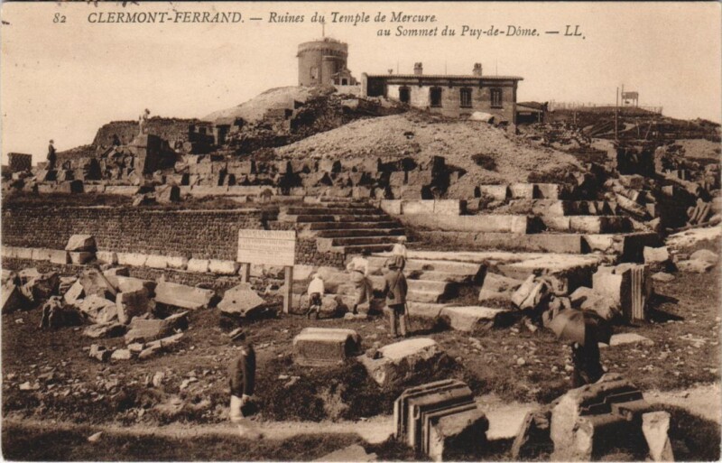Carte postale ancienne Clermont Ferrand Ruines du Temple de Mercure à Clermont-Ferrand