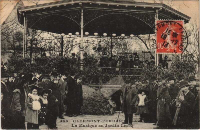 Carte postale ancienne Clermont Ferrand Musique au Jardin Lecoq à Clermont-Ferrand