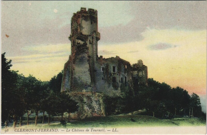 Carte postale ancienne Clermont Ferrand Chateau de Tournoel à Clermont-Ferrand