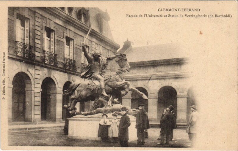 Carte postale ancienne Clermont Ferrand Statue de Vercingetorix à Clermont-Ferrand