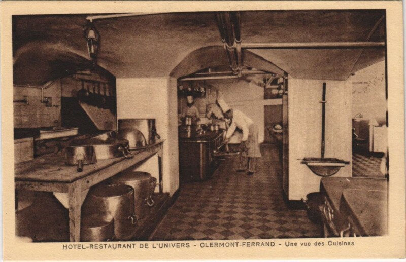 Carte postale ancienne Clermont Ferrand hotel de l'Univers, Cuisines à Clermont-Ferrand