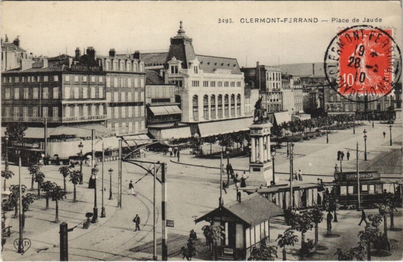 Carte postale ancienne Clermont Ferrand Place de Jaude à Clermont-Ferrand