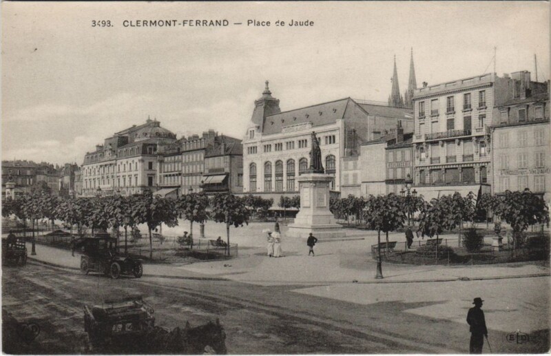 Carte postale ancienne Clermont Ferrand Place de Jaude à Clermont-Ferrand