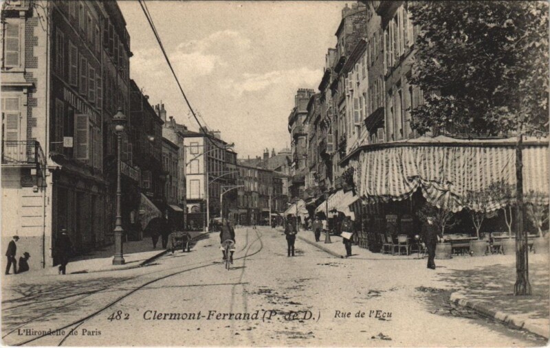 Carte postale ancienne Clermont Ferrand Rue de l'Ecu à Clermont-Ferrand
