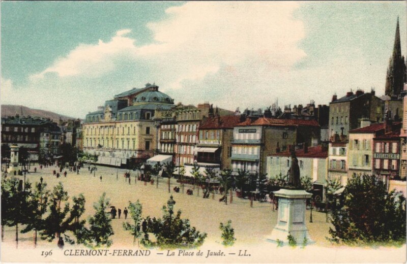 Carte postale ancienne Clermont Ferrand Place de Jaude à Clermont-Ferrand