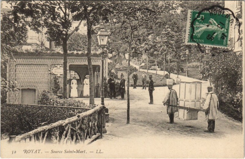 Carte postale ancienne Royat Source Saint-Mart à Royat