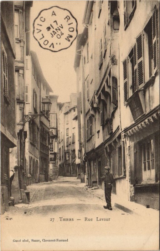 Carte postale ancienne Thiers Rue Lavaur à Thiers