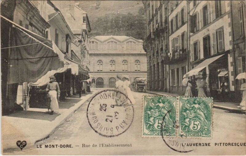 Carte postale ancienne Le Mont Dore Rue de l'Etablissement à Mont-Dore