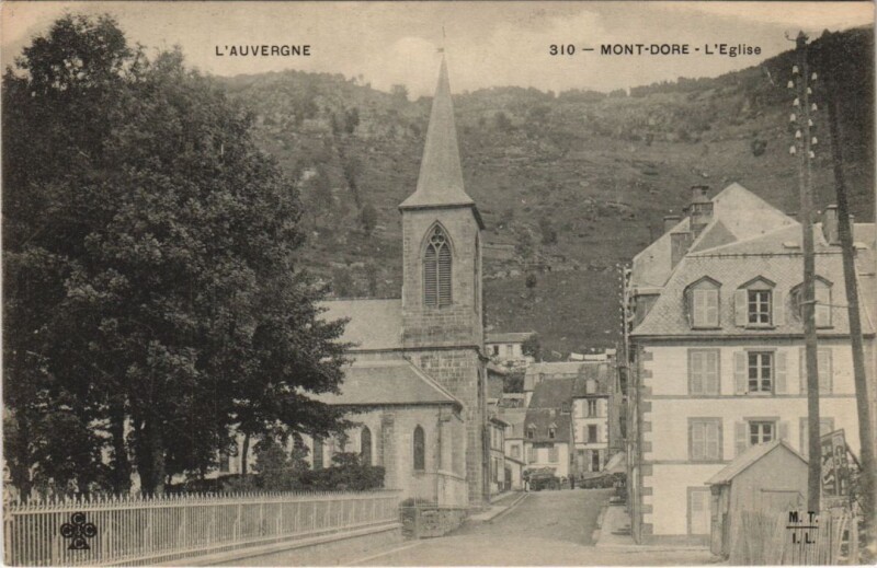 Carte postale ancienne Le Mont Dore Eglise à Mont-Dore