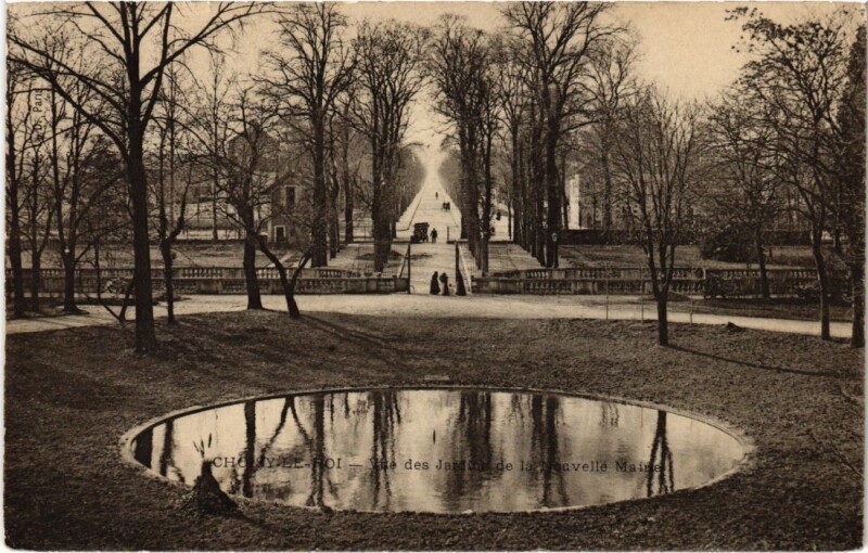 Carte postale ancienne Choisy le Roi Vue des Jardins de la Nouvelle Mairie France à Choisy-le-Roi