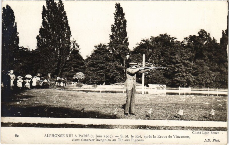 Carte postale ancienne Vincennes Alphonse Xiii a Paris, Sm le Roi France à Vincennes