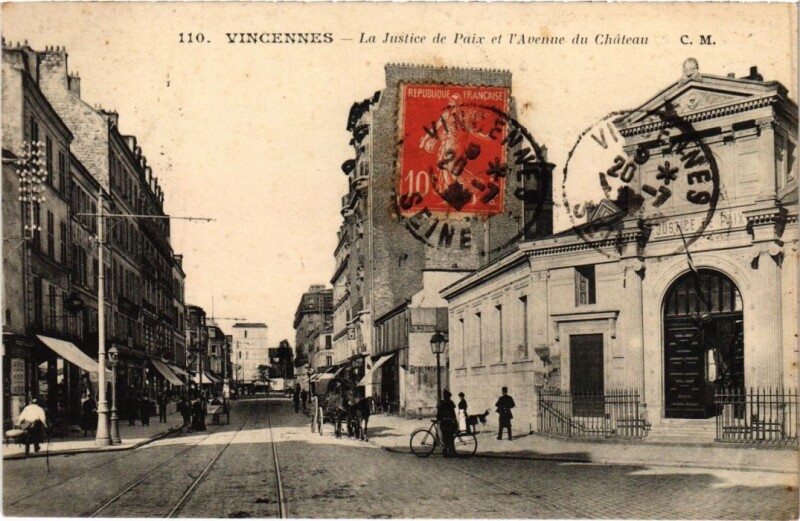 Carte postale ancienne Vincennes La Justice de Paix et l'Avenue du Chateau France à Vincennes