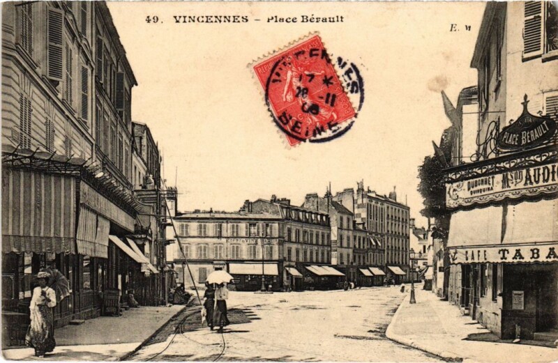 Carte postale ancienne Vincennes Place Berault France à Vincennes