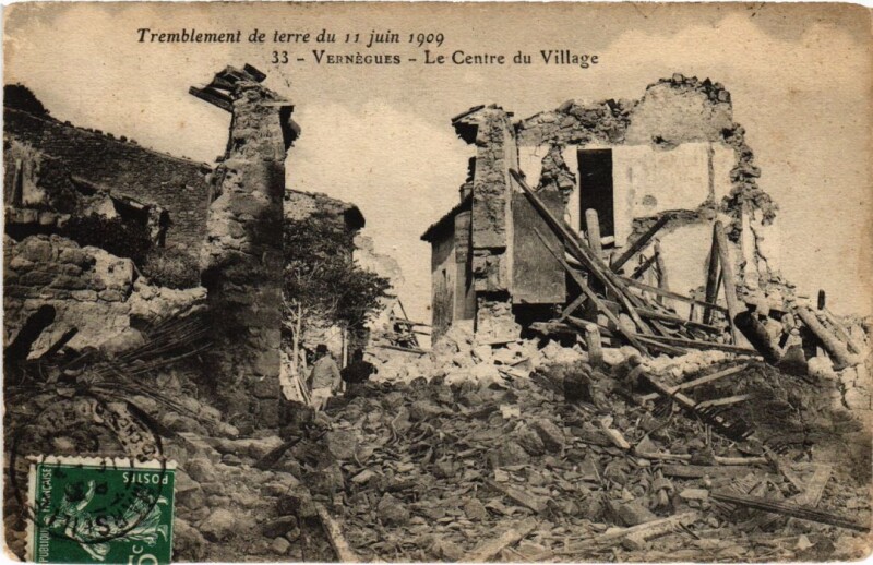 Carte postale ancienne Vernegues Le Centre du Village - Tremblement de Terre - 1909