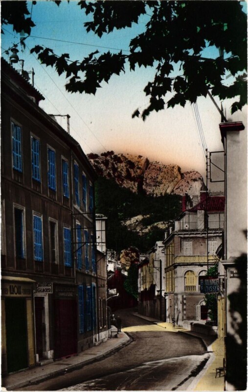 Carte postale ancienne Roquevaire Route Nationale à Roquevaire