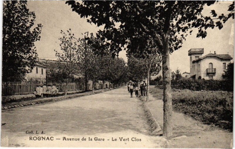 Carte postale ancienne Rognac Avenue de la Gare - Le Vert Clos à Rognac