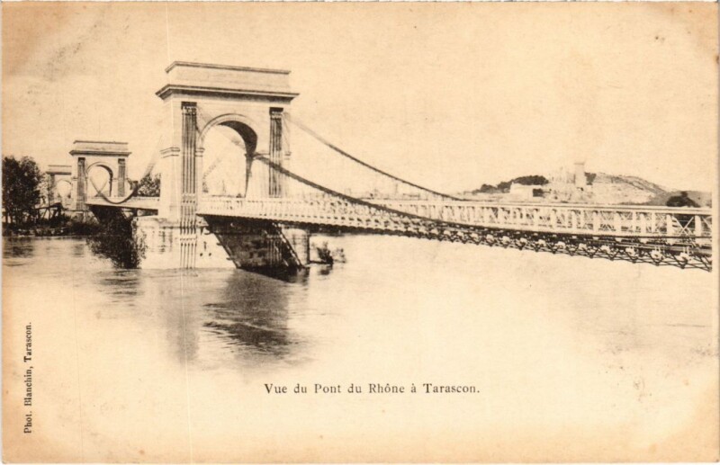 Carte postale ancienne Tarascon Vue du Pont du Rhone à Tarascon