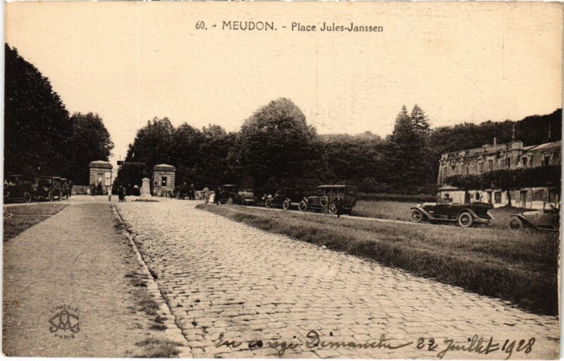 Carte postale ancienne Place Jules-Janssen à Meudon