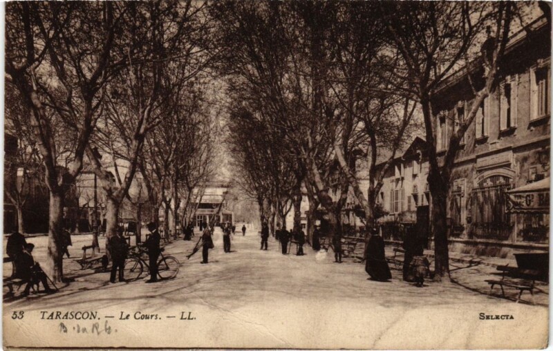 Carte postale ancienne Tarascon Le Cours Mirabeau à Tarascon