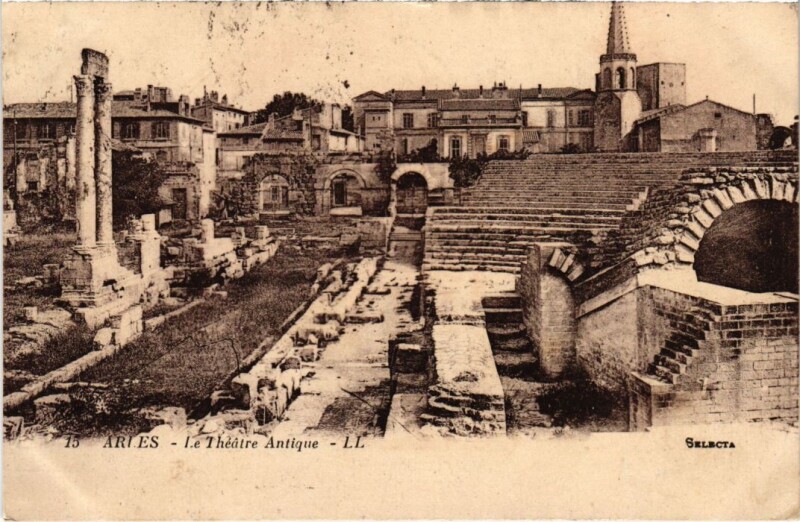 Carte postale ancienne Arles Le Theatre Antique à Arles