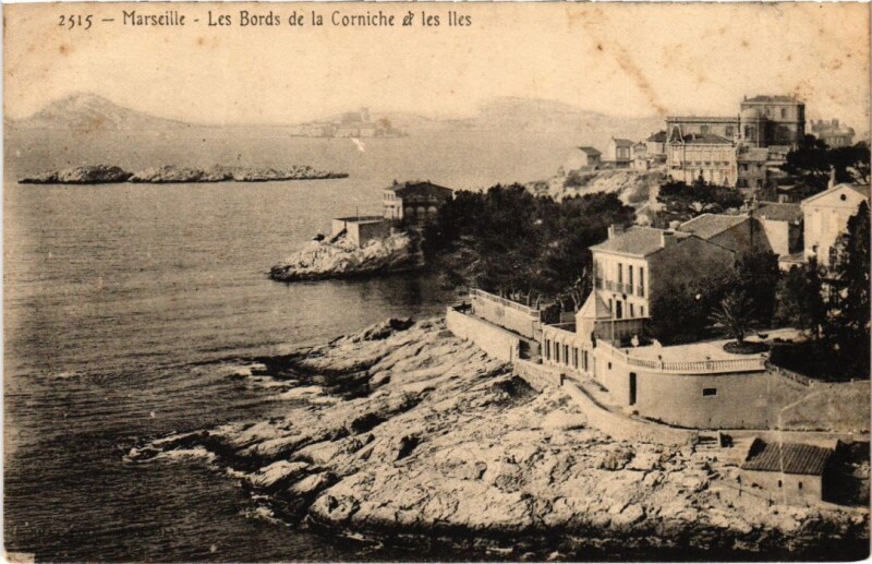 Carte postale ancienne Marseille Les Bords de la Corniche et les Iles à Marseille
