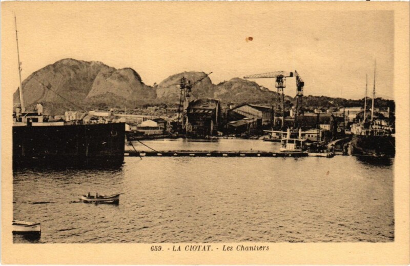 Carte postale ancienne La Ciotat Les Chantiers à La Ciotat