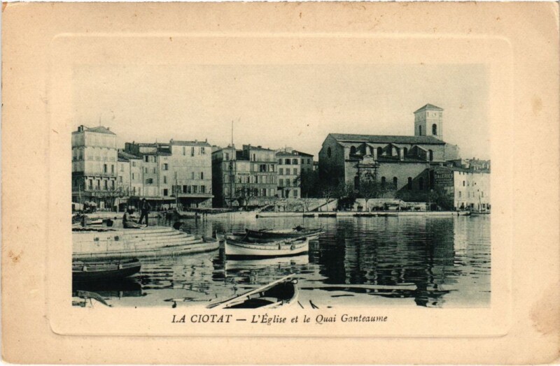 Carte postale ancienne La Ciotat L'Eglise et le Quai Ganteaume à La Ciotat