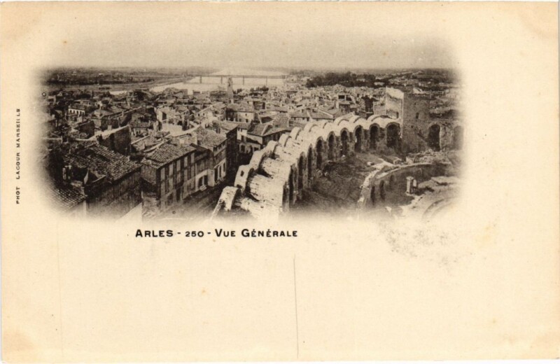 Carte postale ancienne Arles Vue Generale à Arles