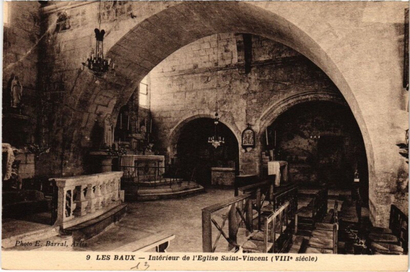 Carte postale ancienne Les Baux-de-Provence Interieur de l'Eglise Saint-Vincent aux Baux-de-Provence