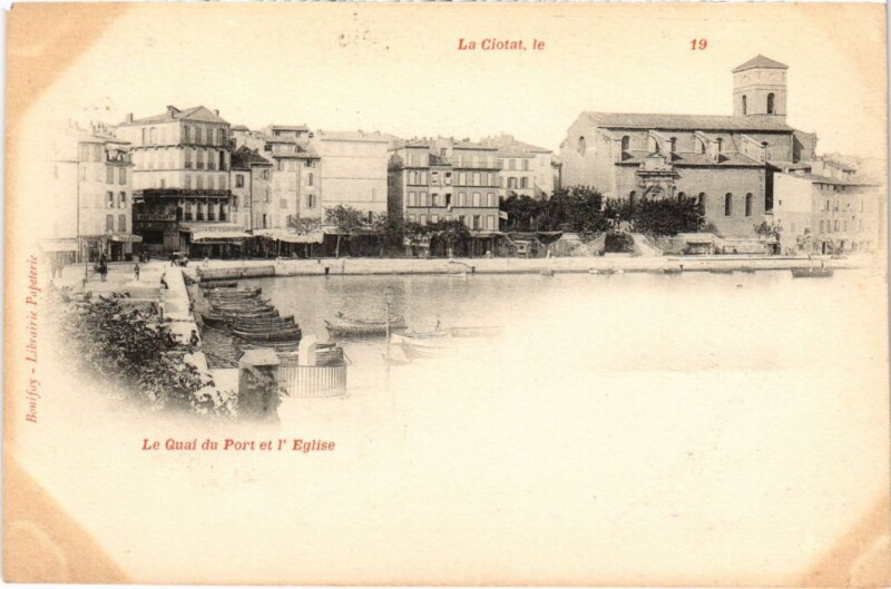 Carte postale ancienne La Ciotat Le Quai du Port et l'Eglise à La Ciotat