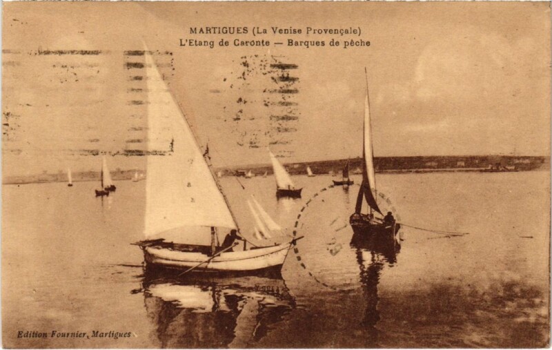 Carte postale ancienne Martigues L'Etang de Caronte - Barques de Peche à Martigues