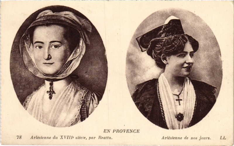 Carte postale ancienne Arles Arlesiennes - Femmes - Types à Arles
