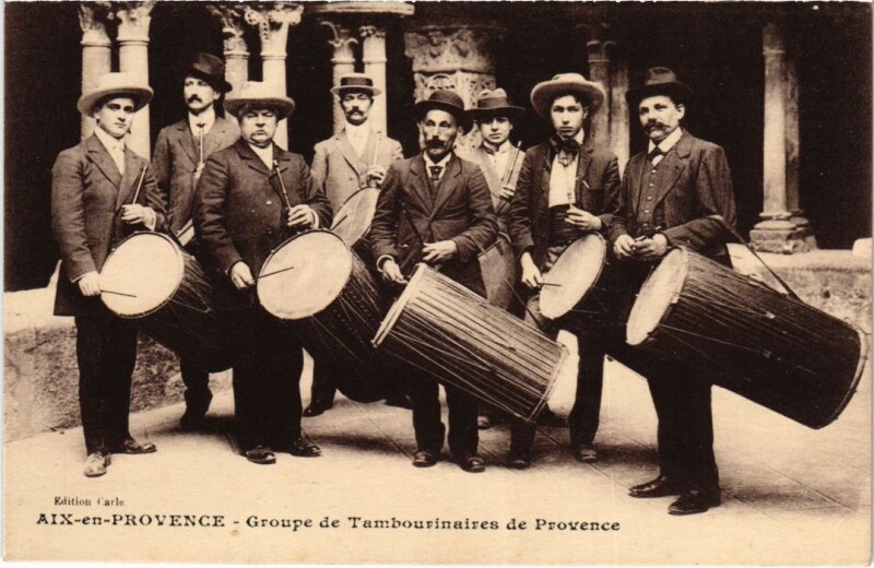 Carte postale ancienne Aix-en-Provence Groupe de Tambourinaires de Provence à Aix-en-Provence