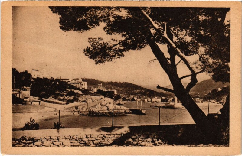Carte postale ancienne Cassis Entree du Port à Cassis