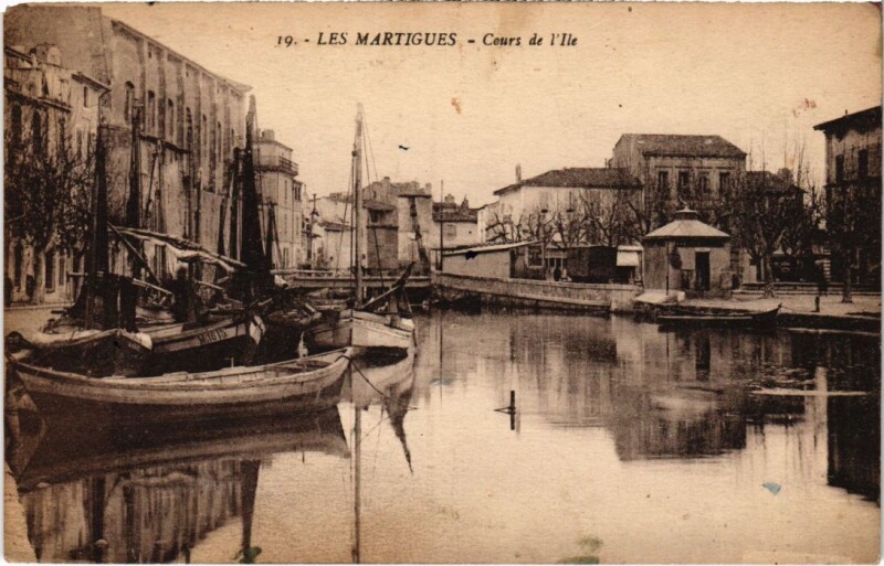 Carte postale ancienne Martigues Cours de l'Ile à Martigues