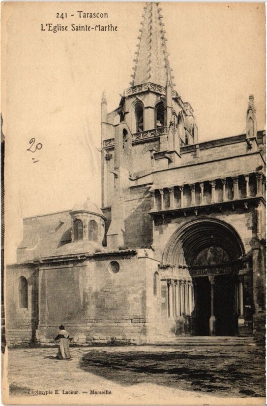 Carte postale ancienne Tarascon L'Eglise Sainte-Marthe à Tarascon