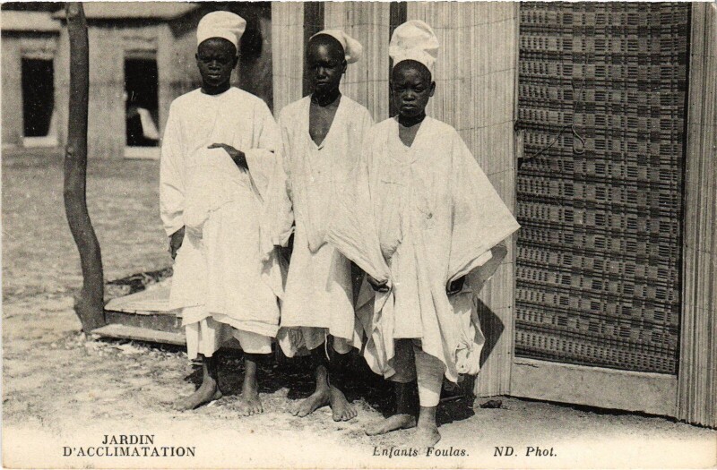 Carte postale ancienne Jardin d'Acclimatation - Enfants Foulas à Neuilly-sur-Seine