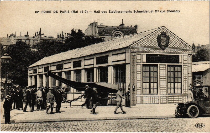 Carte postale ancienne 10e Foire de Paris (Mai 1917) - Hall des Etablissements Schneider et Compagnie (Le Creusot) à Paris 7e