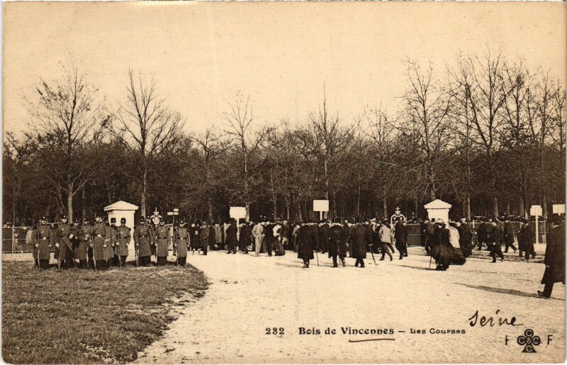 Carte postale ancienne Paris 12e Bois de Vincennes Les Courses à Paris 12e