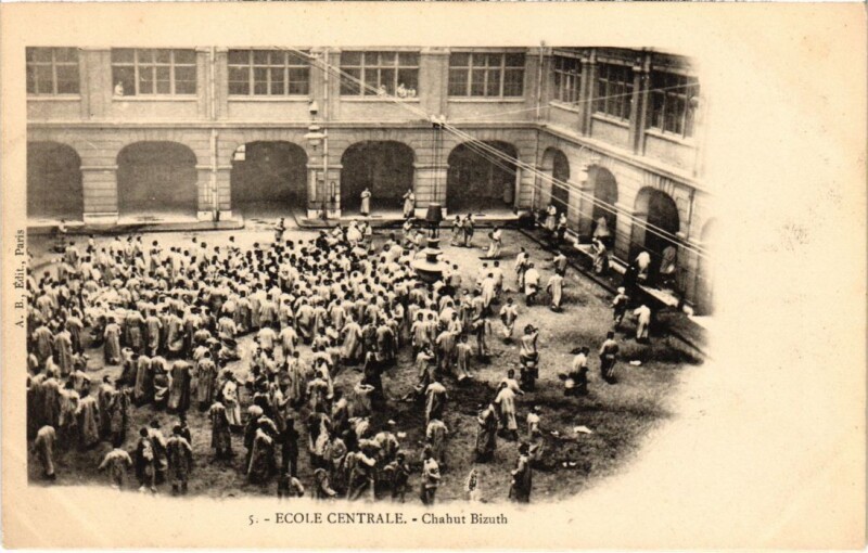 Carte postale ancienne Paris 3e Ecole Centrale Chahut Bizuth à Paris 3e