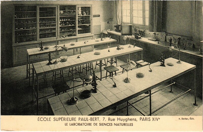 Carte postale ancienne Ecole Supérieure Paul-Bert - Le Laboratoire de Sciences Naturelles à Paris 14e