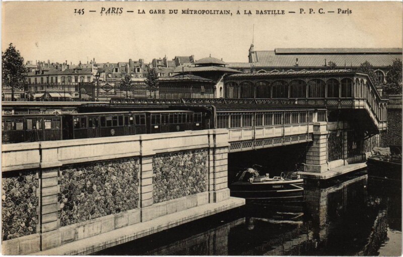 Carte postale ancienne Paris 11e Gare du Metropolitain La Bastille à Paris 11e