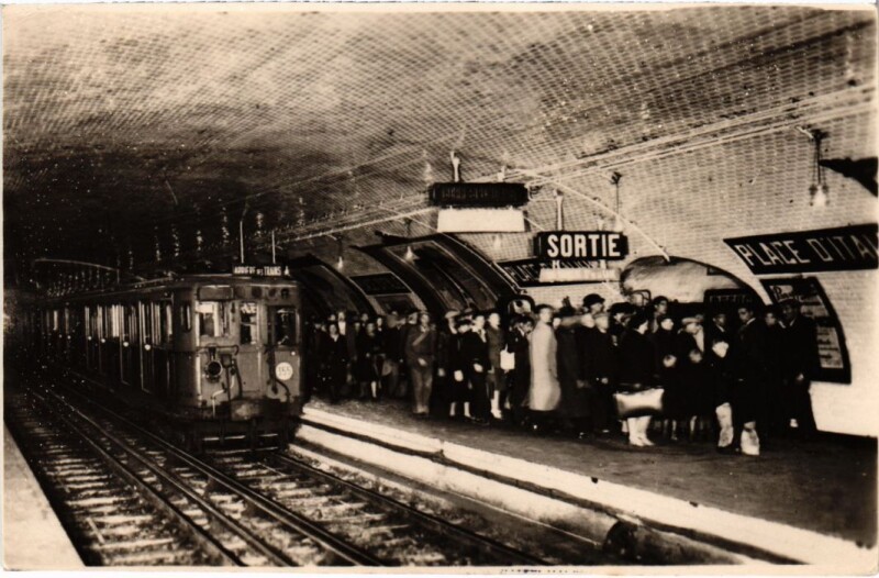 Carte postale ancienne Paris 13e Le Metropolitain à Paris 13e