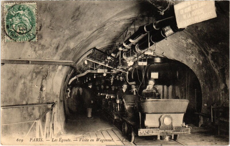 Carte postale ancienne Paris Souterrain Les Egouts Visite en wagonnet