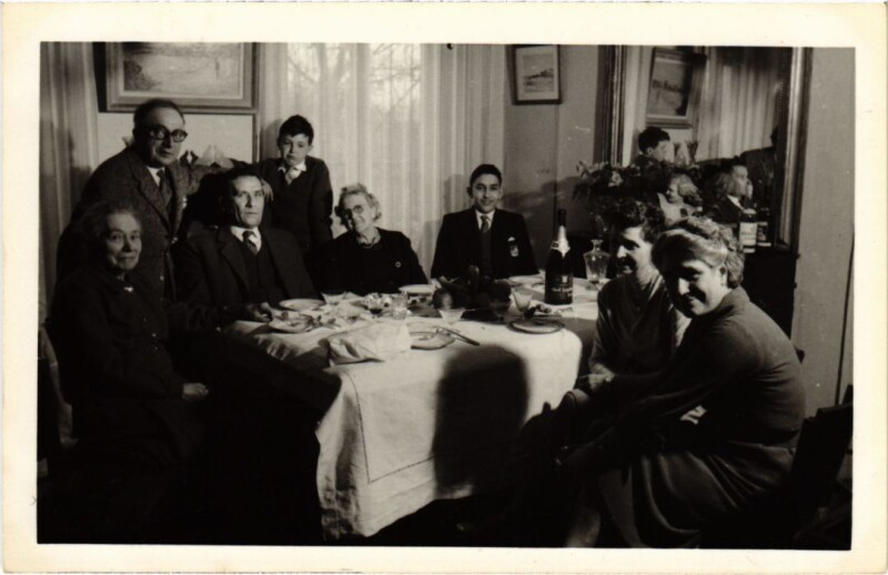 Carte postale ancienne Carte photo 14 fevrier 1960 vie d'une famille a Paris