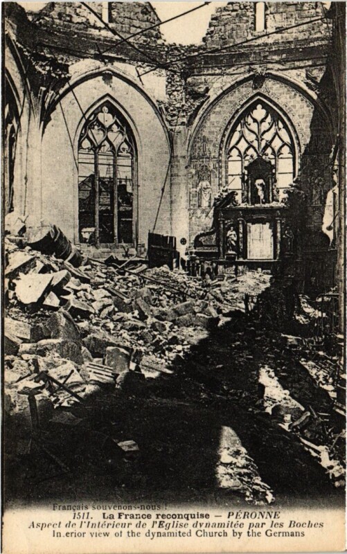 Carte postale ancienne Peronne Aspect de Interieur de l'Eglise Dynamitee