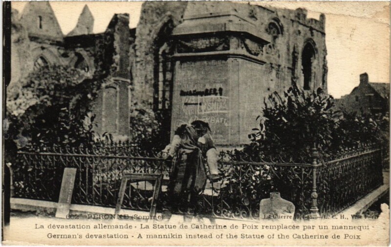 Carte postale ancienne Peronne Devastation Allemande - Statue de Catherine de Poix