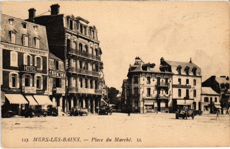 Carte postale ancienne Mers-les-Bains Place du Marche à Mers-les-Bains