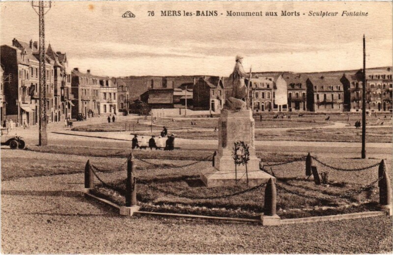 Carte postale ancienne Mers-les-Bains Monument aux Morts à Mers-les-Bains