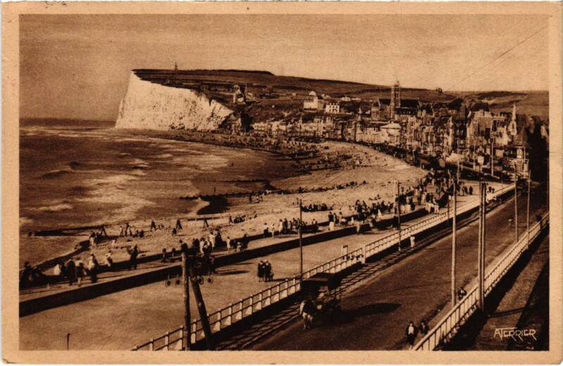 Carte postale ancienne Mers-les-Bains Vue Generale de la Plage et de l'Esplanade à Mers-les-Bains